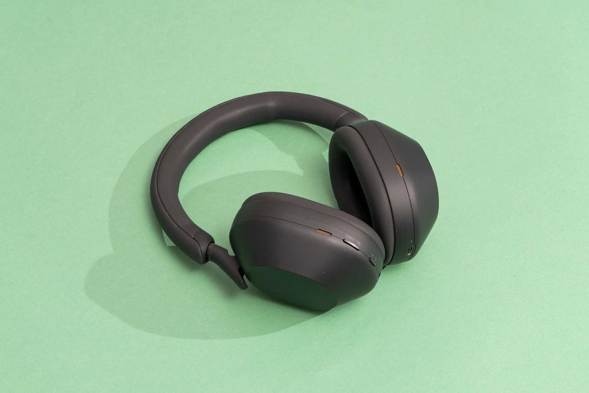 Office Quiet over-ear headphones with noise cancellation